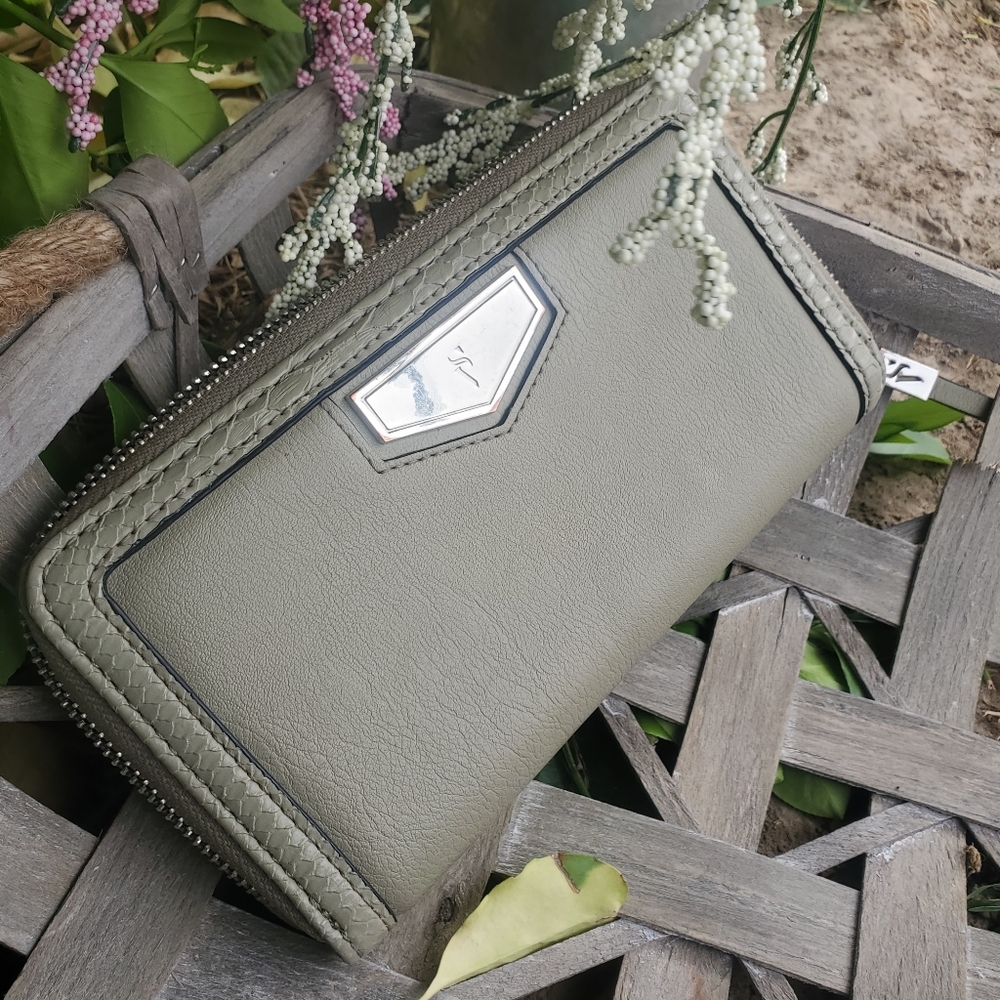Simply Vera Vera Wang wallet